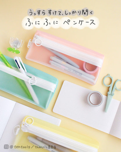 うっすら透けるシアリーペンケース
