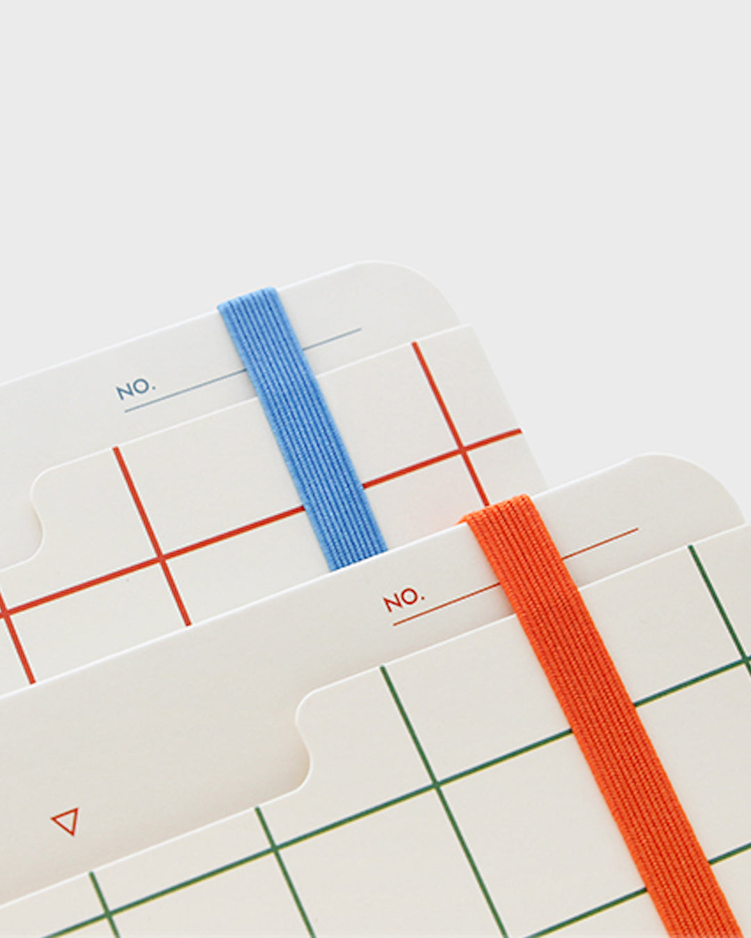 Notebook with elastic band closure